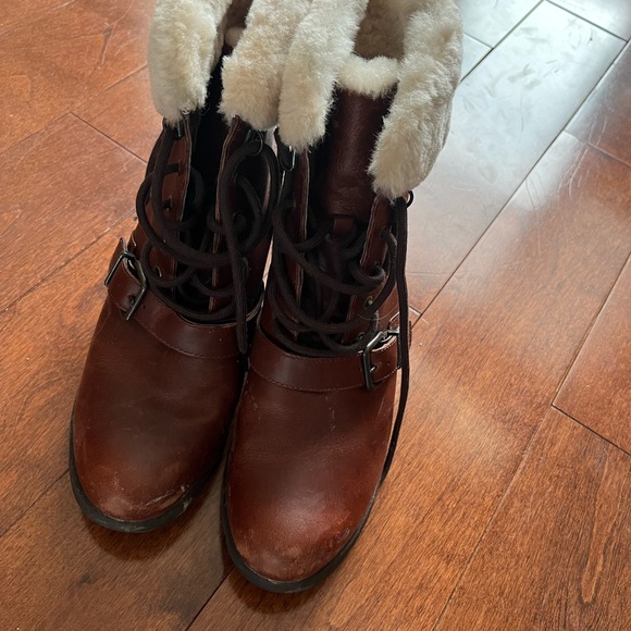 UGG wedge boots - Picture 2 of 2